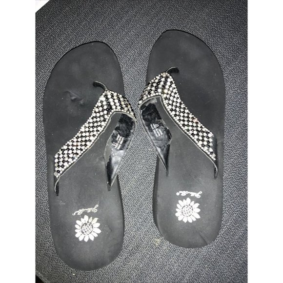 Yellow Box Woman’s 7.5 m Silver Rhinestone /Black Beaded Wedge Sandals Pre-Owned - Picture 1 of 4